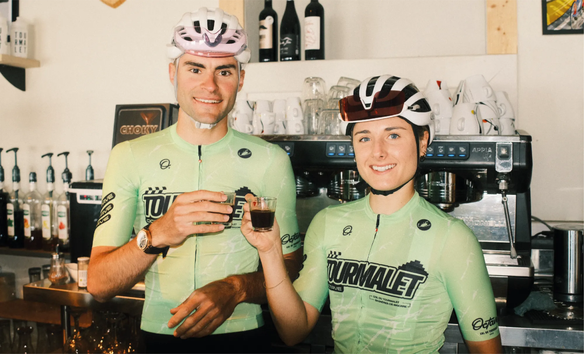 Pierre et Julie are drinking a coffee • jersey<br /> octave tourmalet vert 2026
